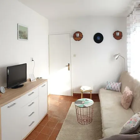 Apartman Illona 公寓 Komiža
